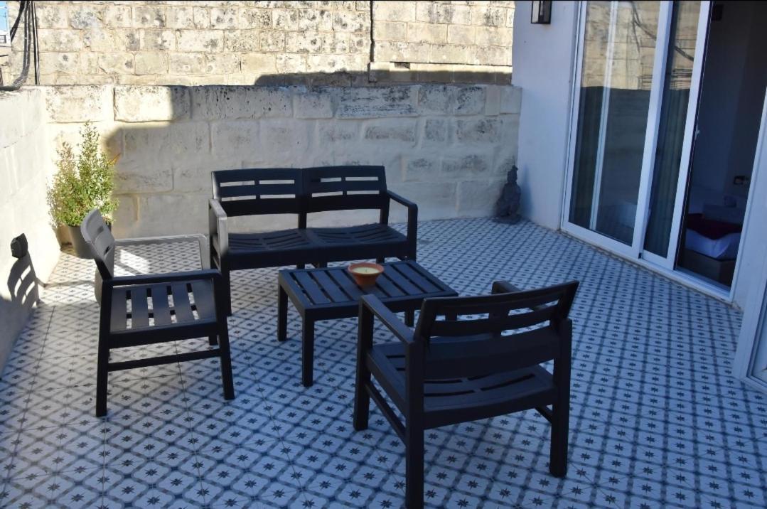 Chic Penthouse Industrial-Style Lägenhet Mosta Exteriör bild