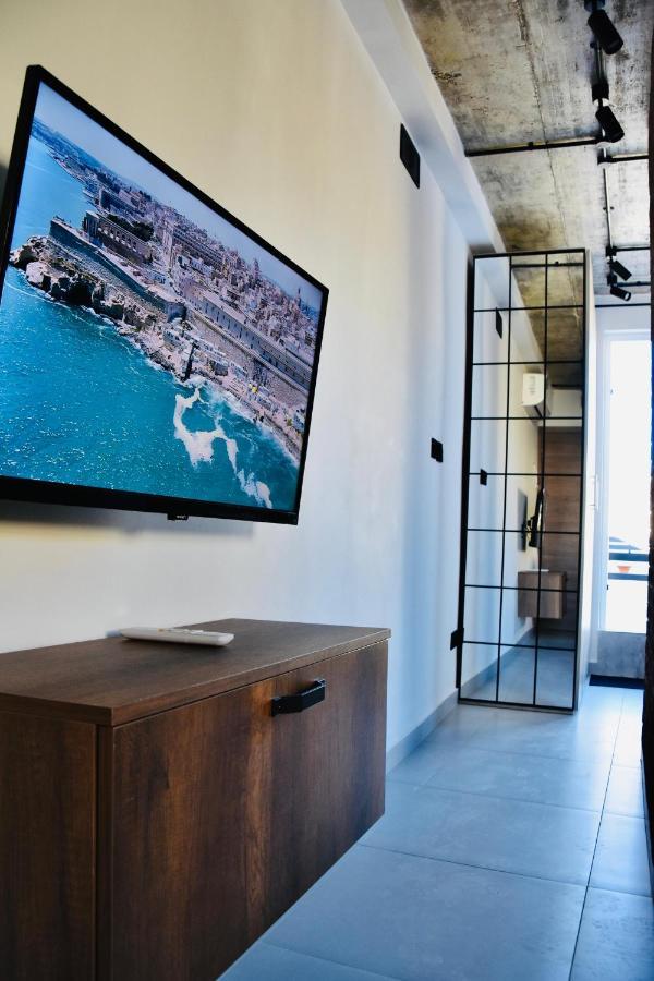 Chic Penthouse Industrial-Style Lägenhet Mosta Exteriör bild